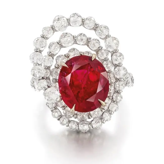 Ring with an oval ruby Burma no heat pigeon blood red colour