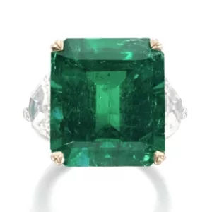 19.34 ct Colombian emerald with a moderate amount of oil sold for ca. US$ 390,000 at Sotheby’s Geneva in November 2023. Photo: Sotheby’s.