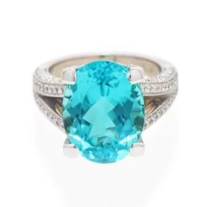 9.27 ct heated tourmaline from Mozambique also called ‘Paraiba tourmaline’ in the trade. Fetched ca. US$ 400,000 at Christie’s May 2023 sale in Geneva.