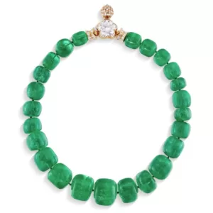Bulgari emerald bead necklace with 24 emeralds (total weight 1'178.00 carats) from Colombia, containing minor to moderate amount of oil in fissures, sold for ca. US$ 2 million at Christie’s Geneva in May 2023. Photo: Christie’s.