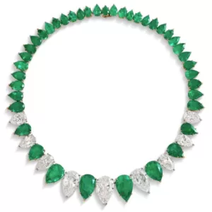 Bulgari necklace containing 41 Colombian emeralds containing minor to moderate amount of oil and artificial resin in fissures, sold for ca. US$ 990,000 at Christie’s Geneva in May 2023. Photo: Christie’s.