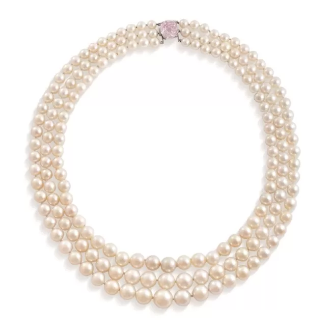 Harry Winston necklace containing 175 saltwater natural pearls and 1 cultured pearl. Sold at Christie’s in Geneva in May 2023 for ca. US$ 7.3 million. Photo: Christie’s.