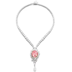 Harry Winston necklace with an unheated padparadscha sapphire from Madagascar (37.92 ct) sold for ca. US$ 1.1 million at Sotheby’s Geneva in May 2023. Photo: Sotheby’s.