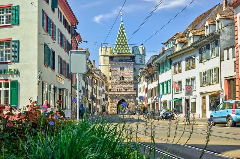 Das Spalentor ist eines der drei noch erhaltenen mittelalterlichen Stadttore der Stadt Basel. Zusammen mit dem St. Johanns-Tor und dem St. Alban-Tor markiert es bis heute die einstige Befestigung der Stadt. // The three surviving medieval entrance gates - Spalentor, St. Johanns-Tor and St. Alban-Tor - continue to mark the city's former fortifications.